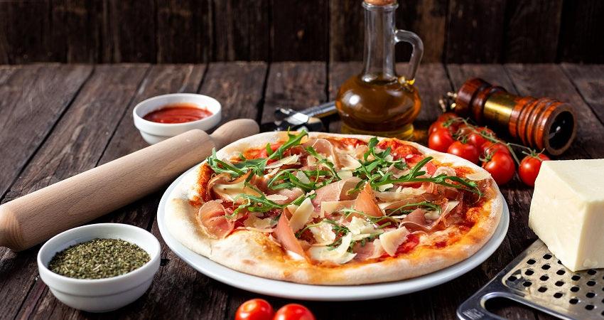Pizza Gourmet con stoccafisso, olio al bergamotto e polvere d'arancia - Agricola Arangara